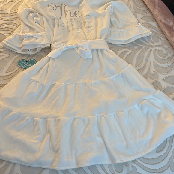 The Bride Robe - Picture 4 of 7